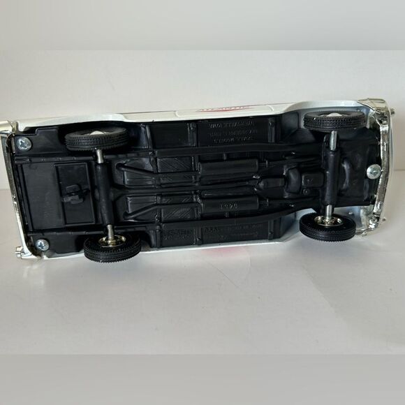 Ertl '57 Chevy Bel Air Nomad White Truck Atlantic Gasoline Motor Oil Bank New - Picture 7 of 9